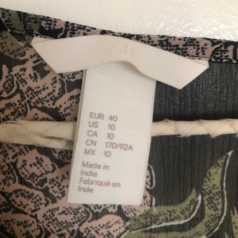 H&M pineapple blouse - Picture 5 of 5
